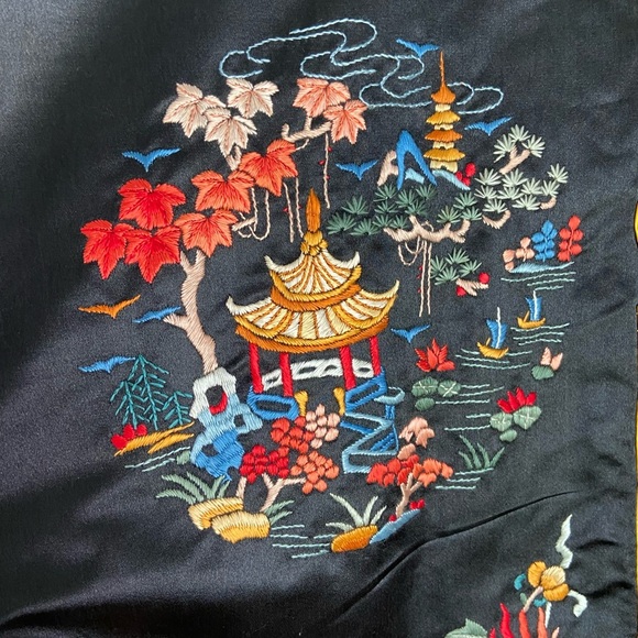 Vintage 1960s Bai Hua Hand-Embrioidered Chinese Silk Jacket Size Medium - Picture 3 of 16
